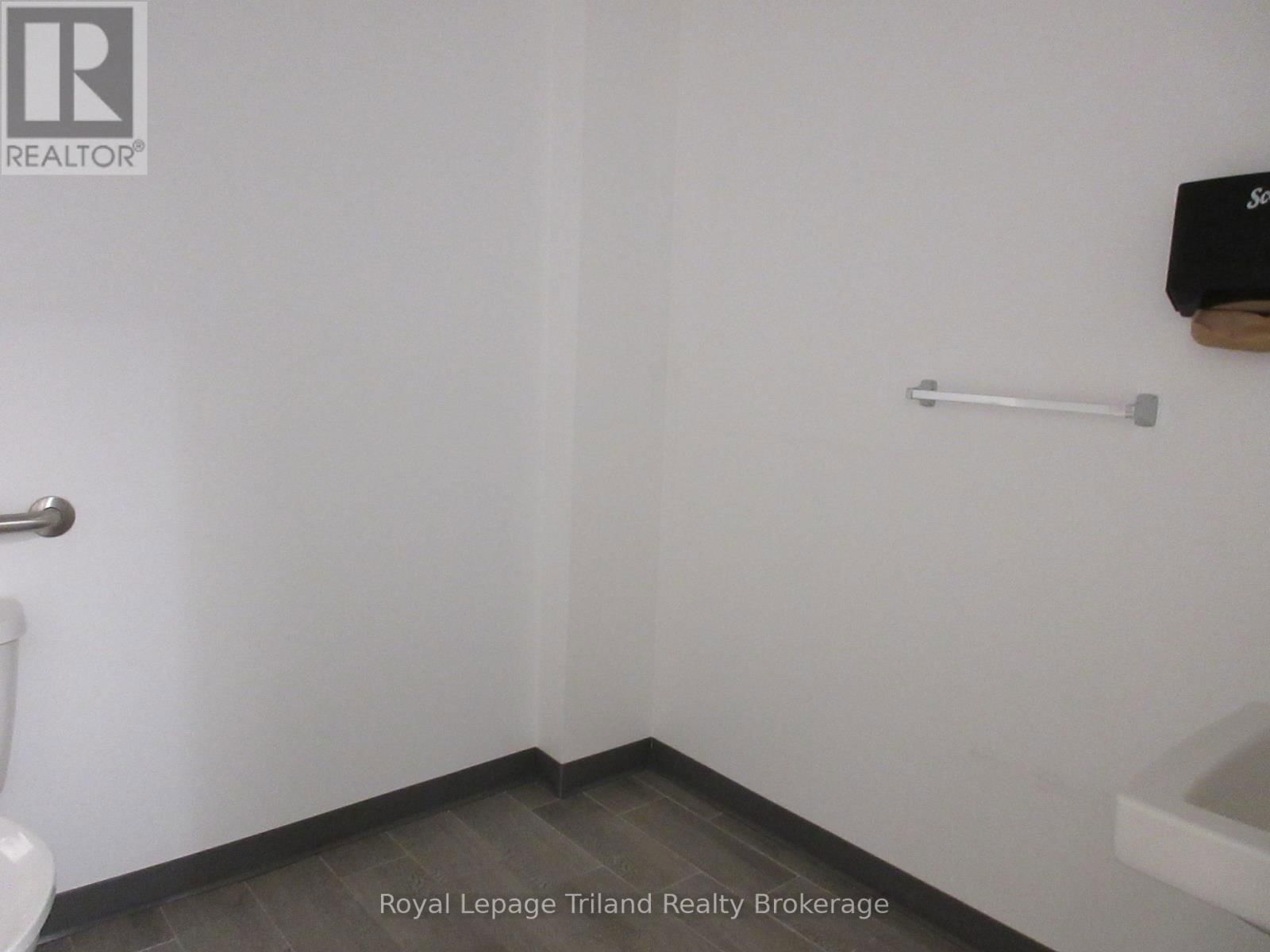 5 - 1099 COMMERCE WAY Image 15