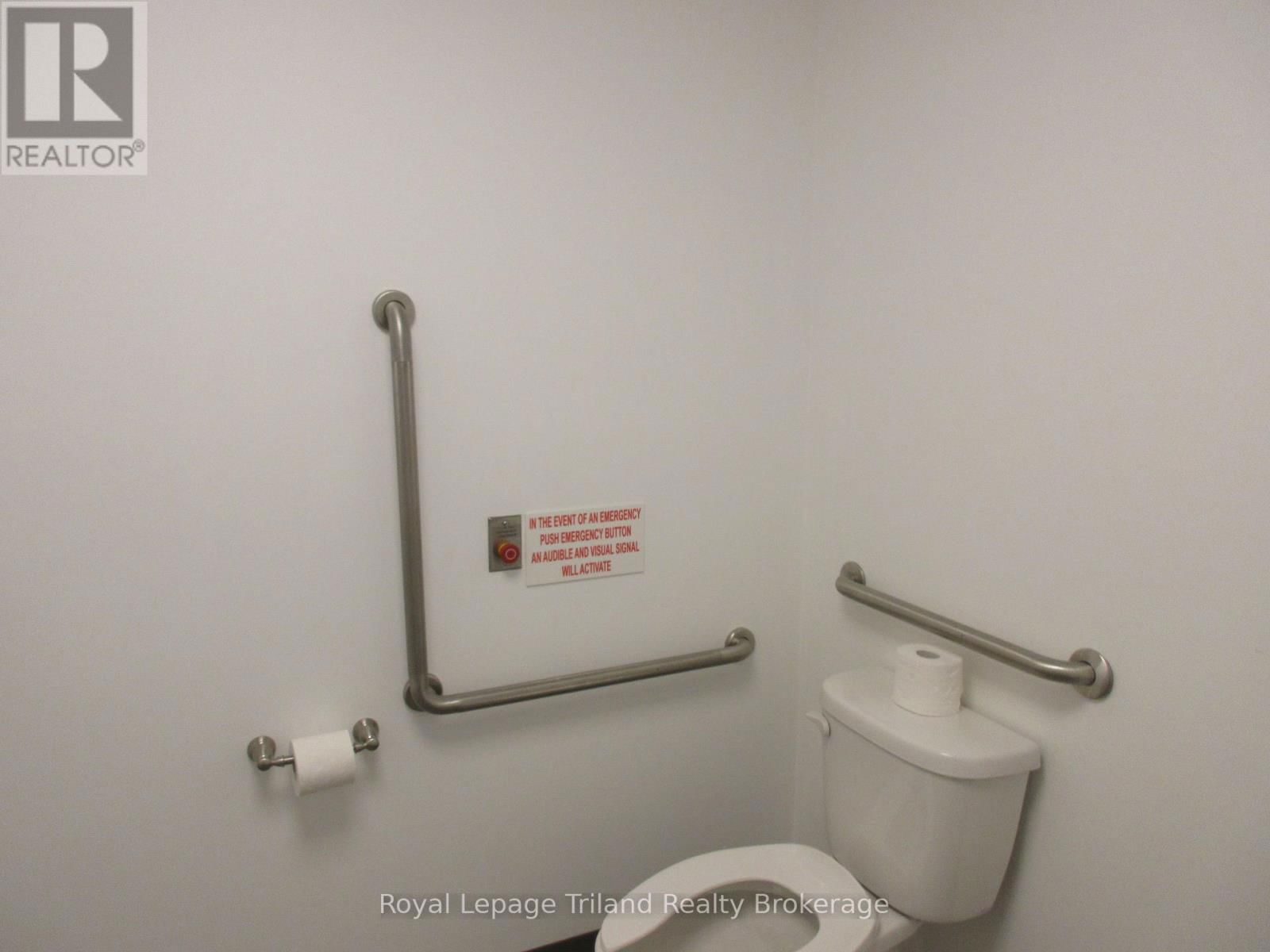 5 - 1099 COMMERCE WAY Image 17