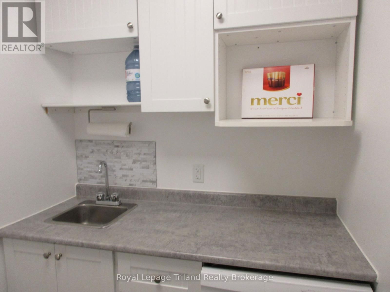 5 - 1099 COMMERCE WAY Image 18