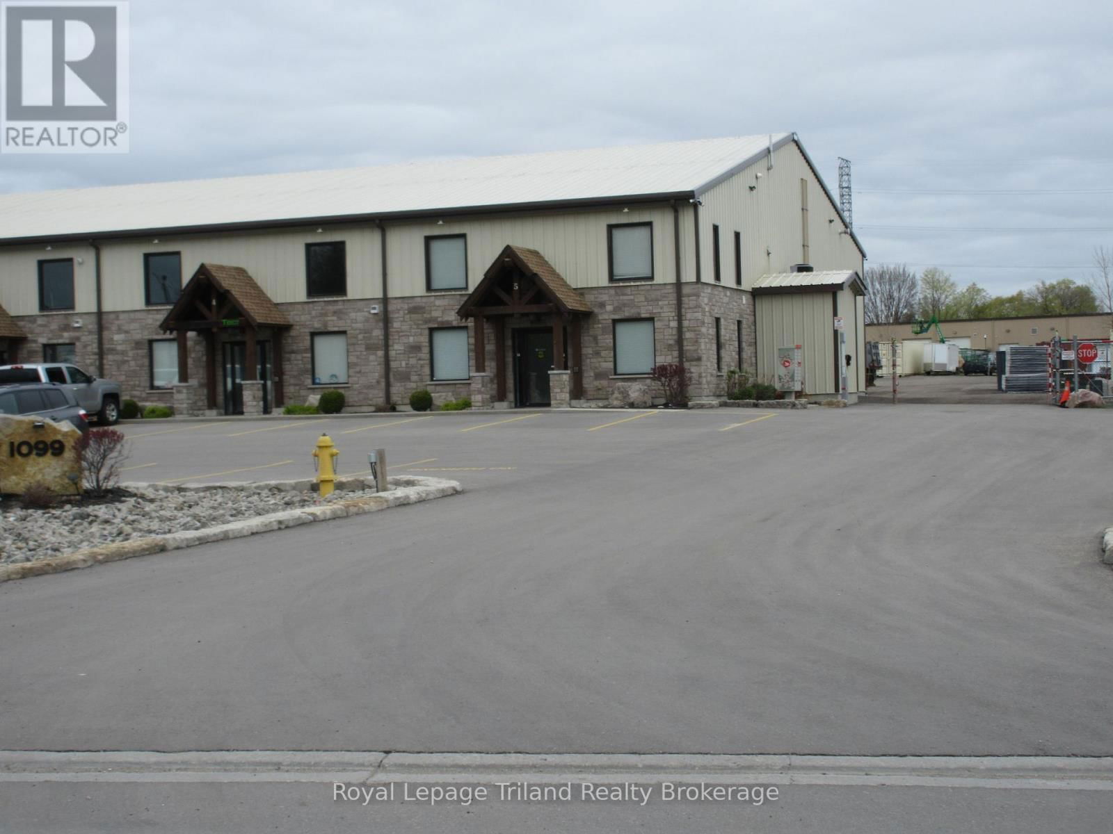 5 - 1099 COMMERCE WAY Image 2