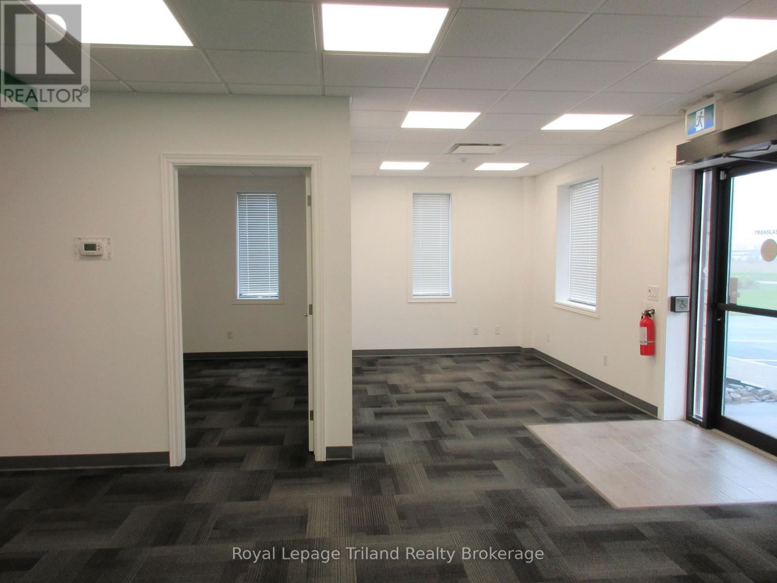 5 - 1099 COMMERCE WAY Image 3