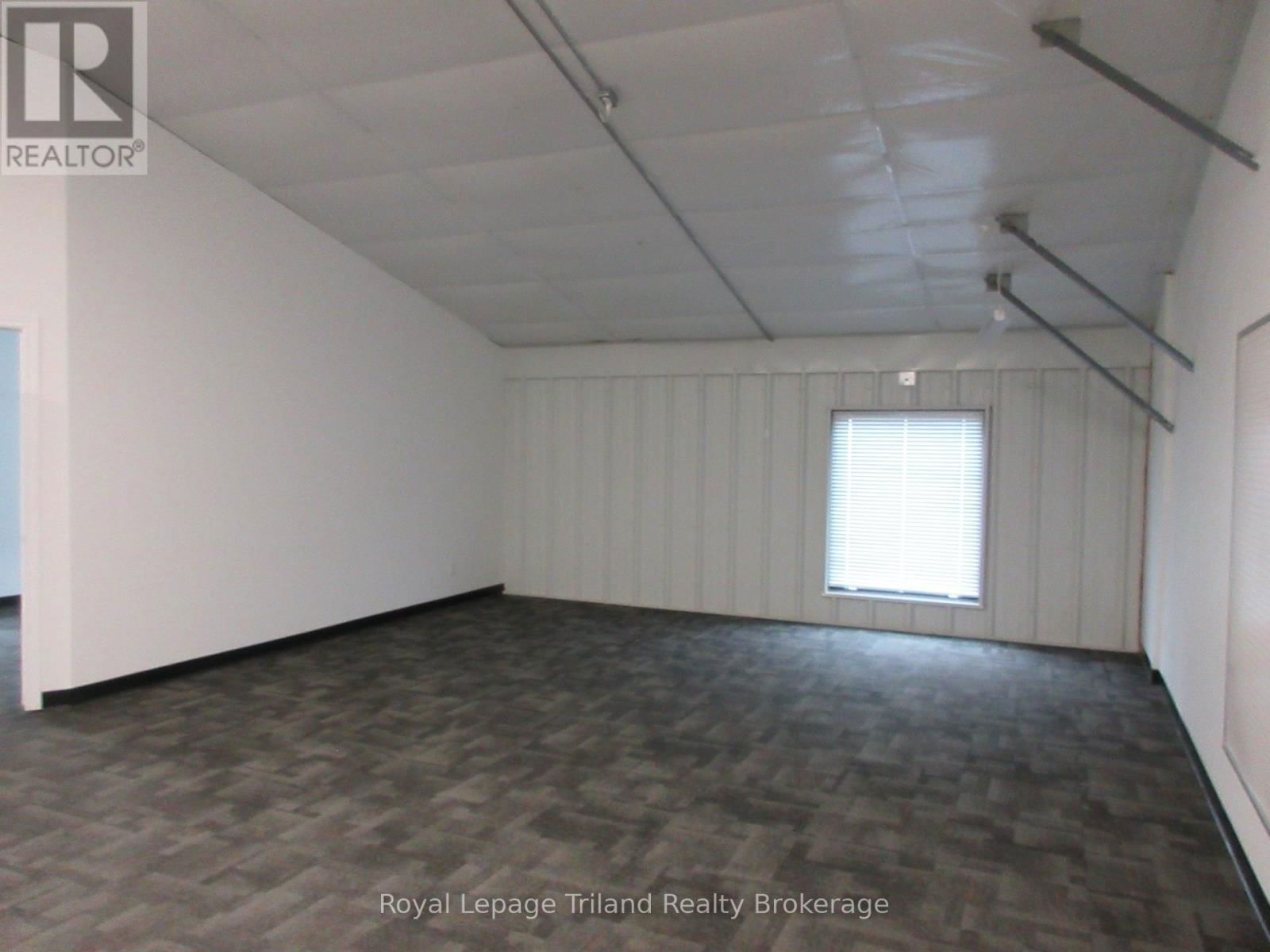5 - 1099 COMMERCE WAY Image 8