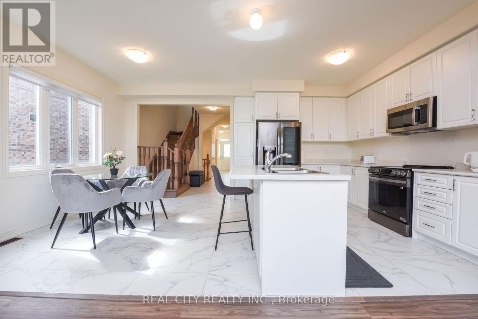 38 SILVER MEADOW GARDENS Image 10