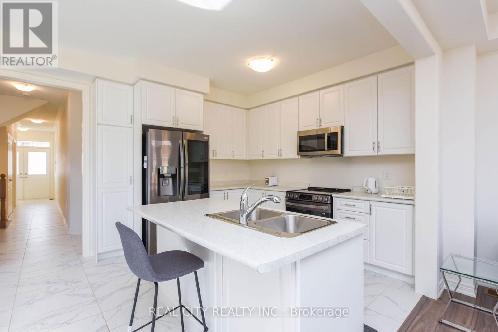 38 SILVER MEADOW GARDENS Image 11