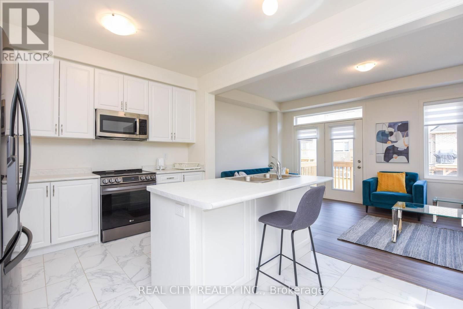 38 SILVER MEADOW GARDENS Image 12