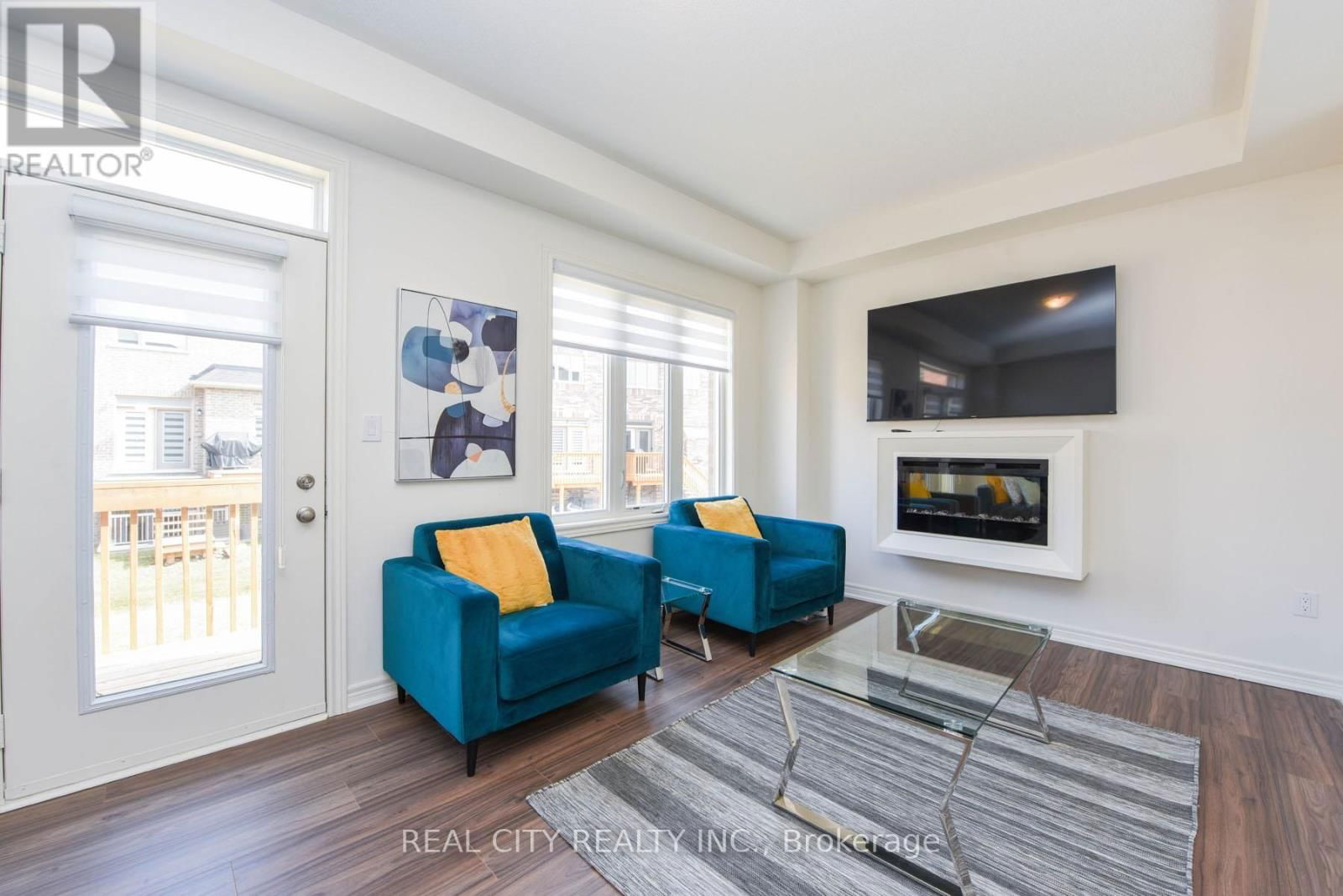 38 SILVER MEADOW GARDENS Image 15
