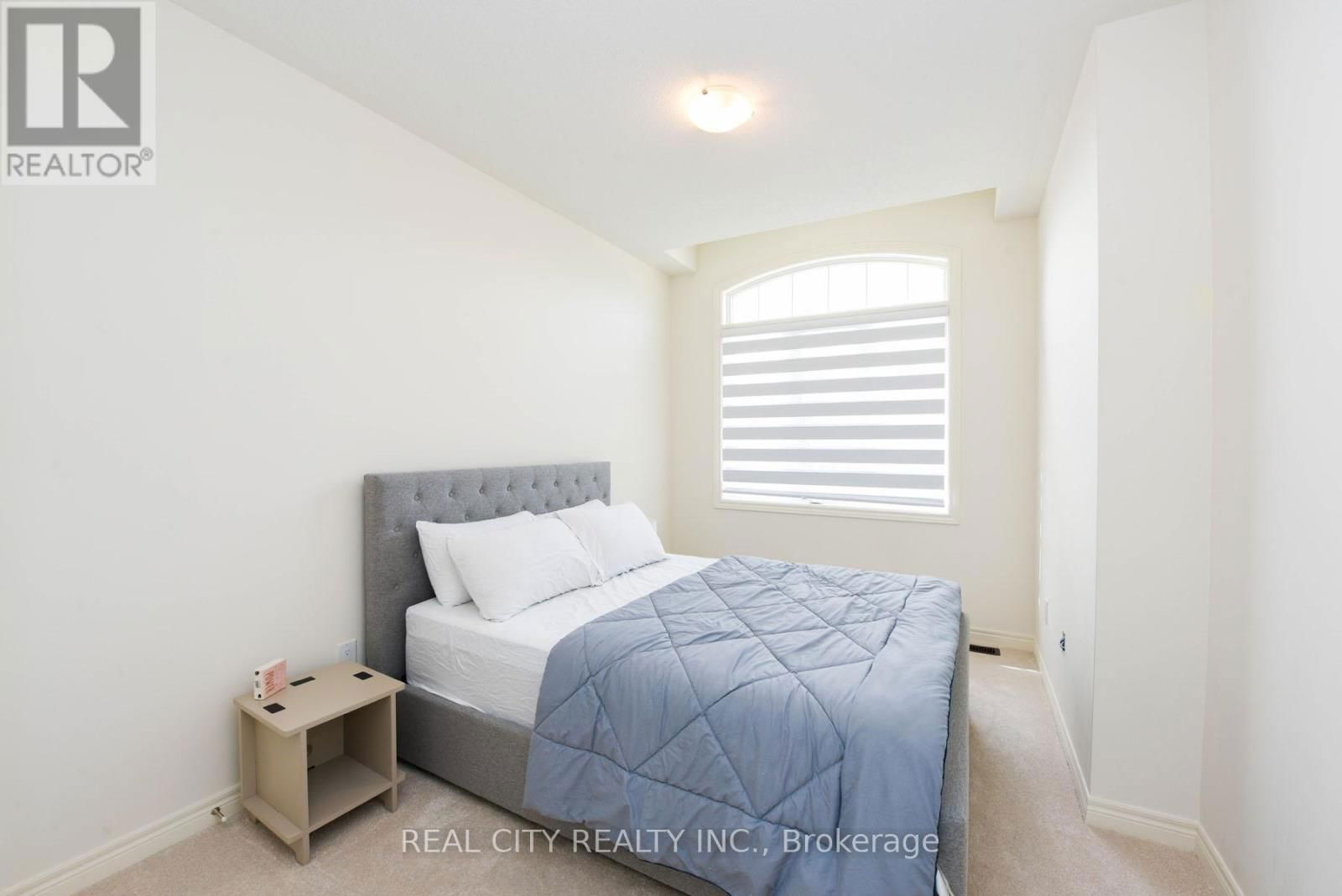 38 SILVER MEADOW GARDENS Image 22