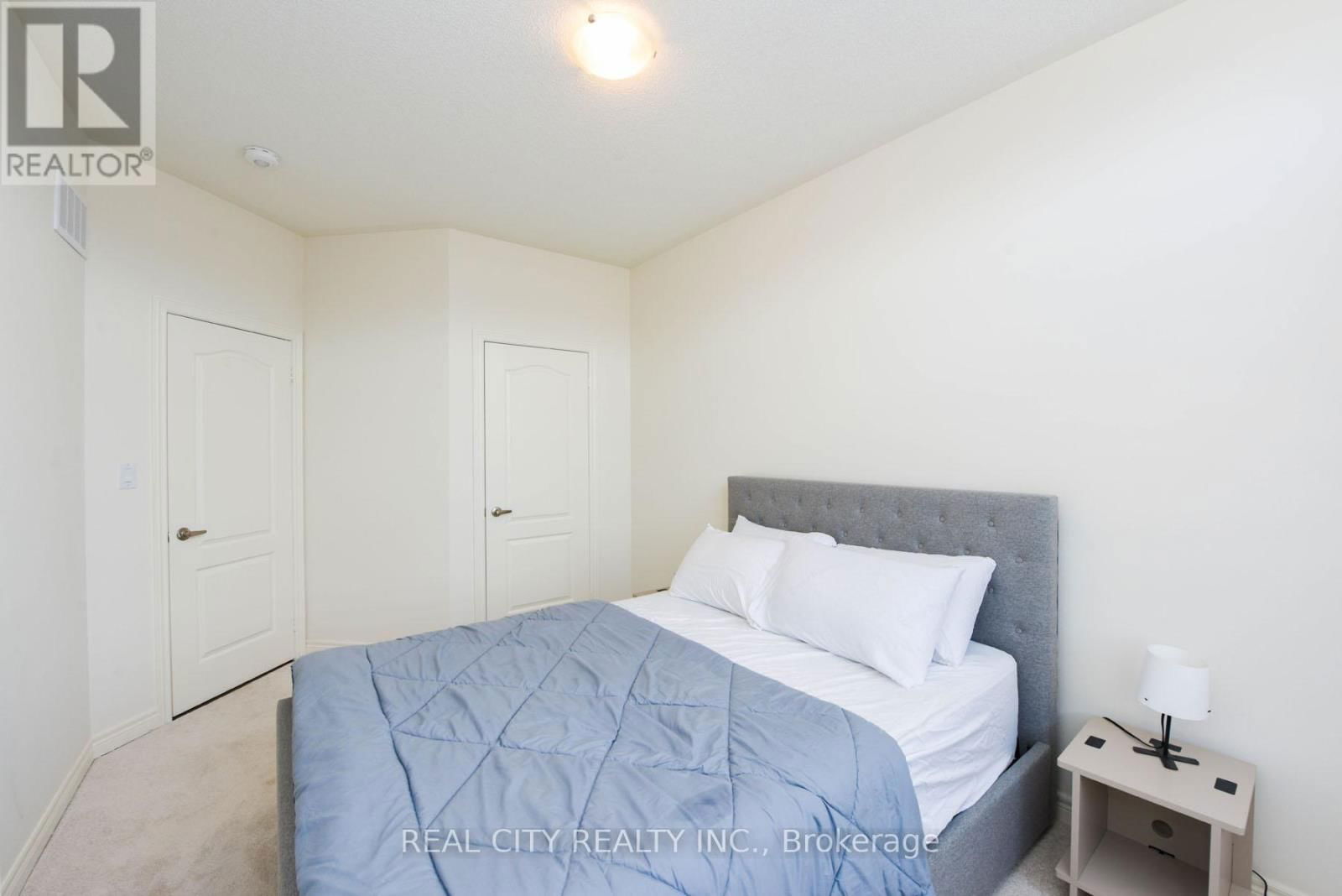 38 SILVER MEADOW GARDENS Image 23