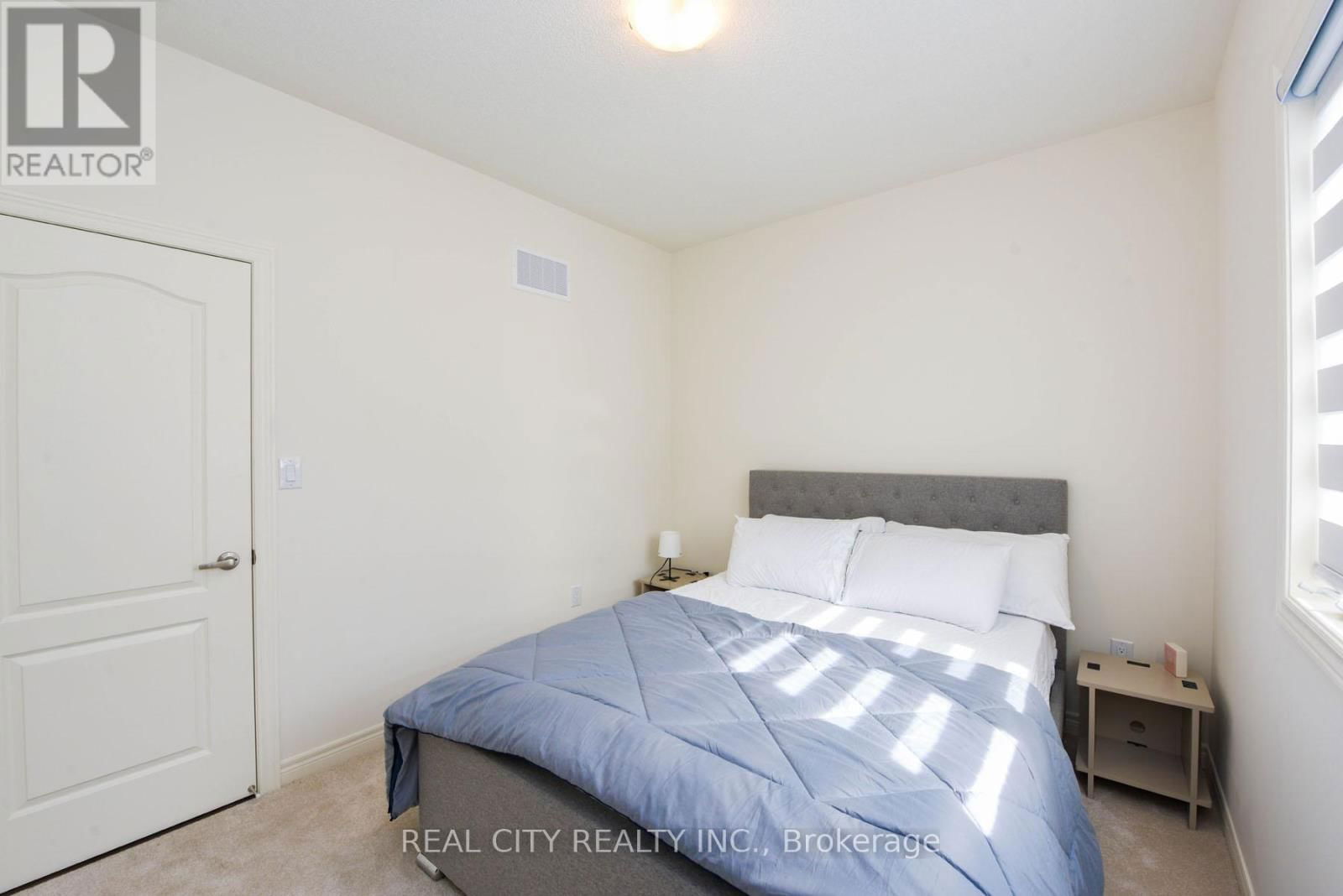 38 SILVER MEADOW GARDENS Image 24