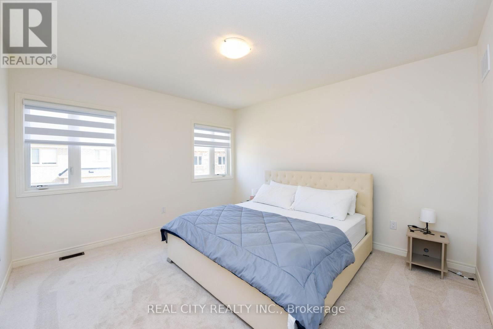 38 SILVER MEADOW GARDENS Image 28
