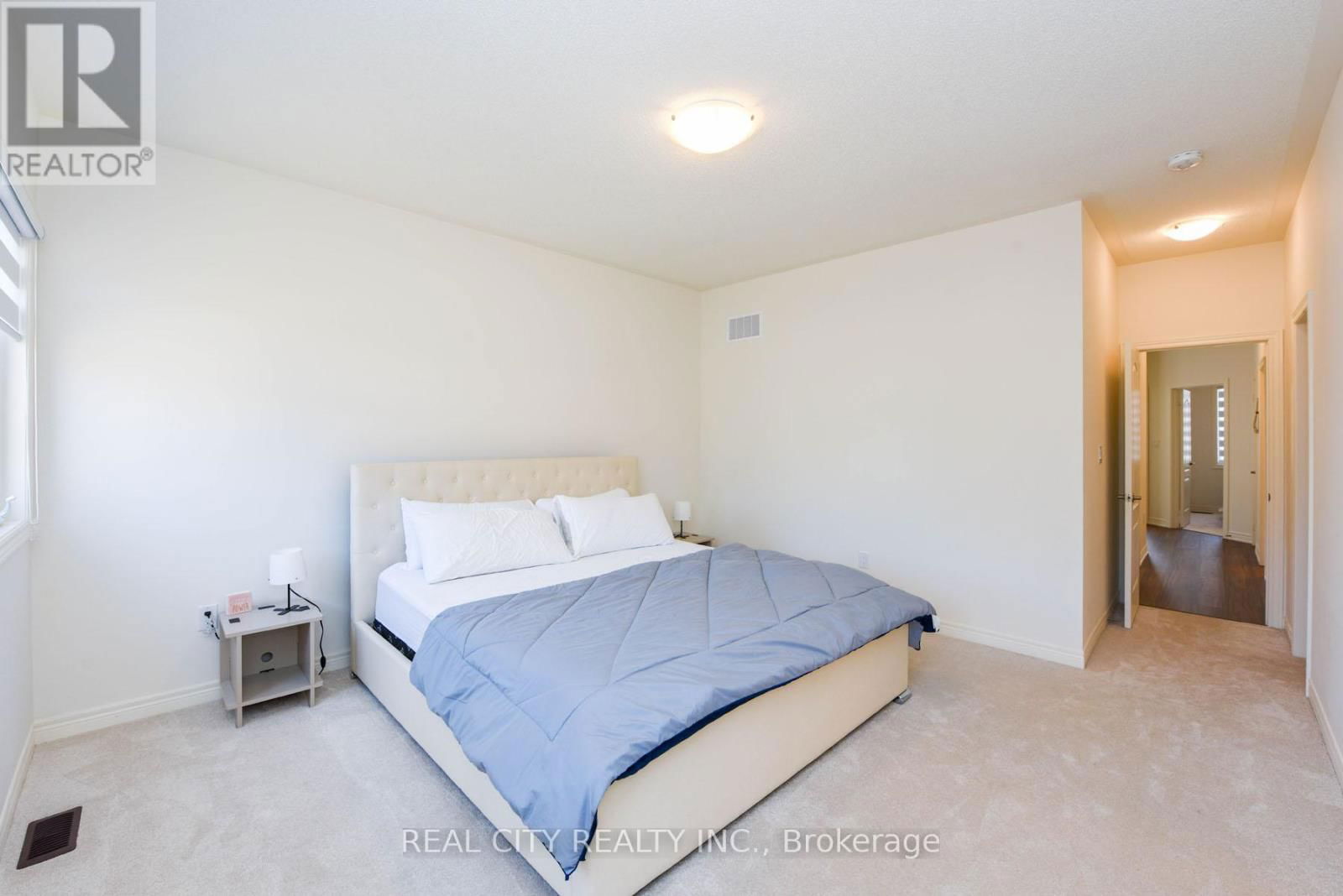 38 SILVER MEADOW GARDENS Image 30