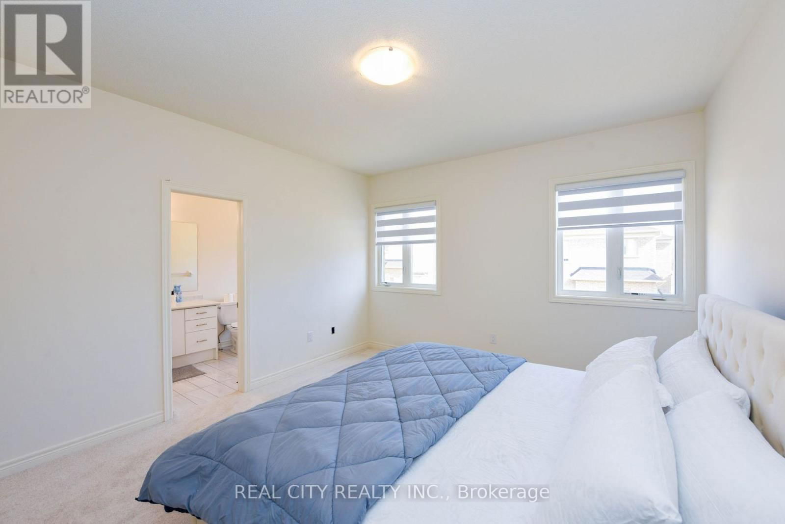 38 SILVER MEADOW GARDENS Image 31