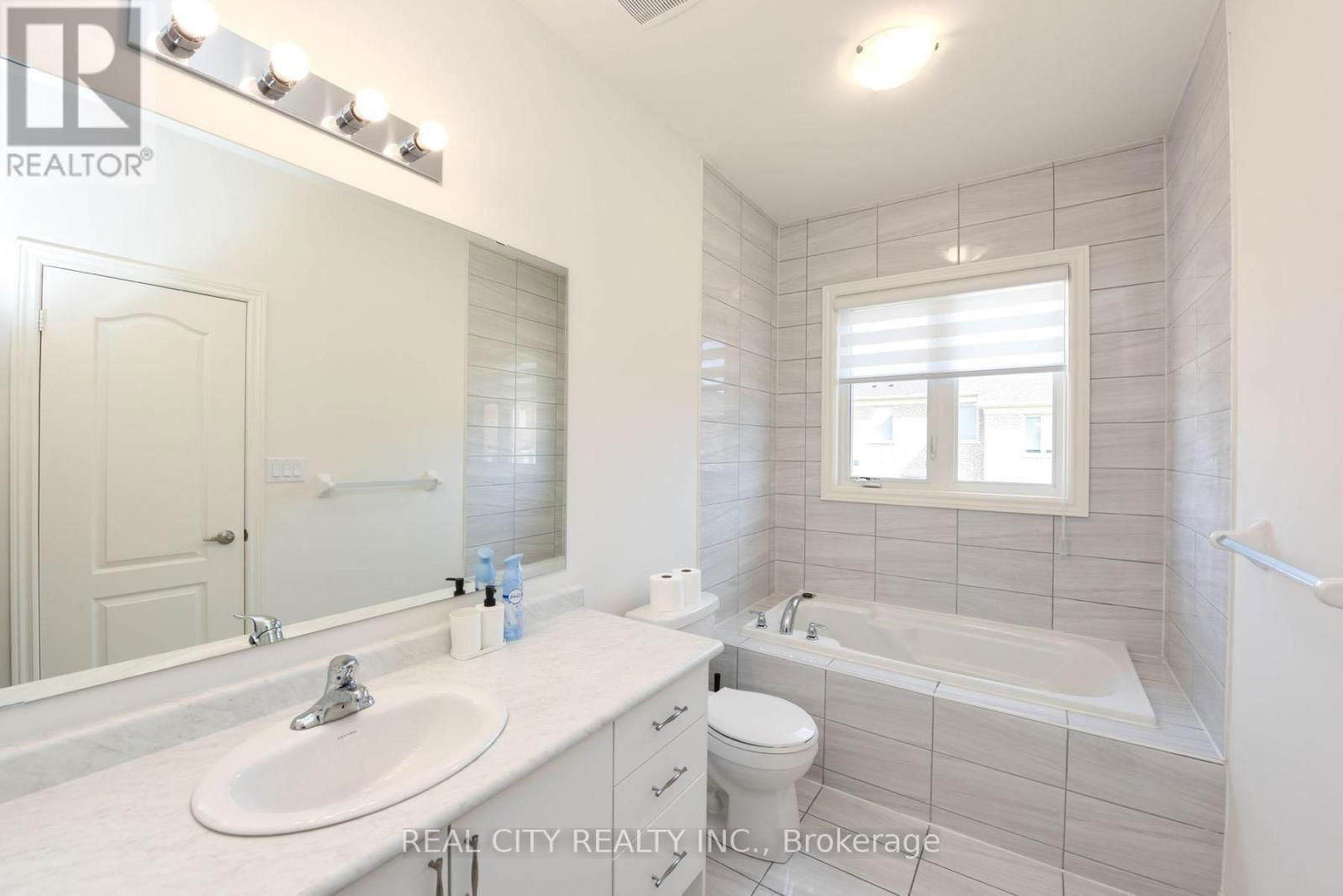38 SILVER MEADOW GARDENS Image 33