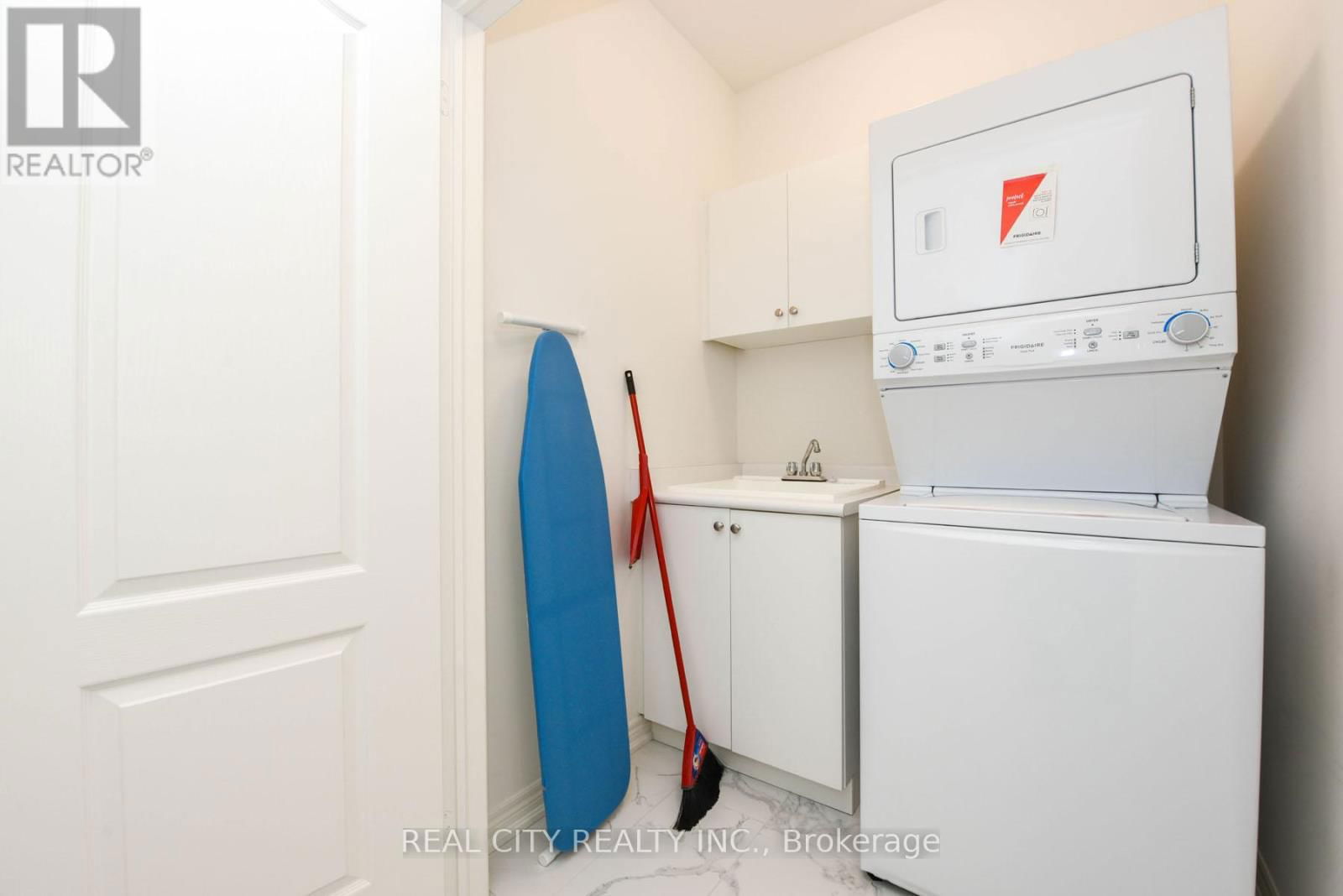 38 SILVER MEADOW GARDENS Image 38