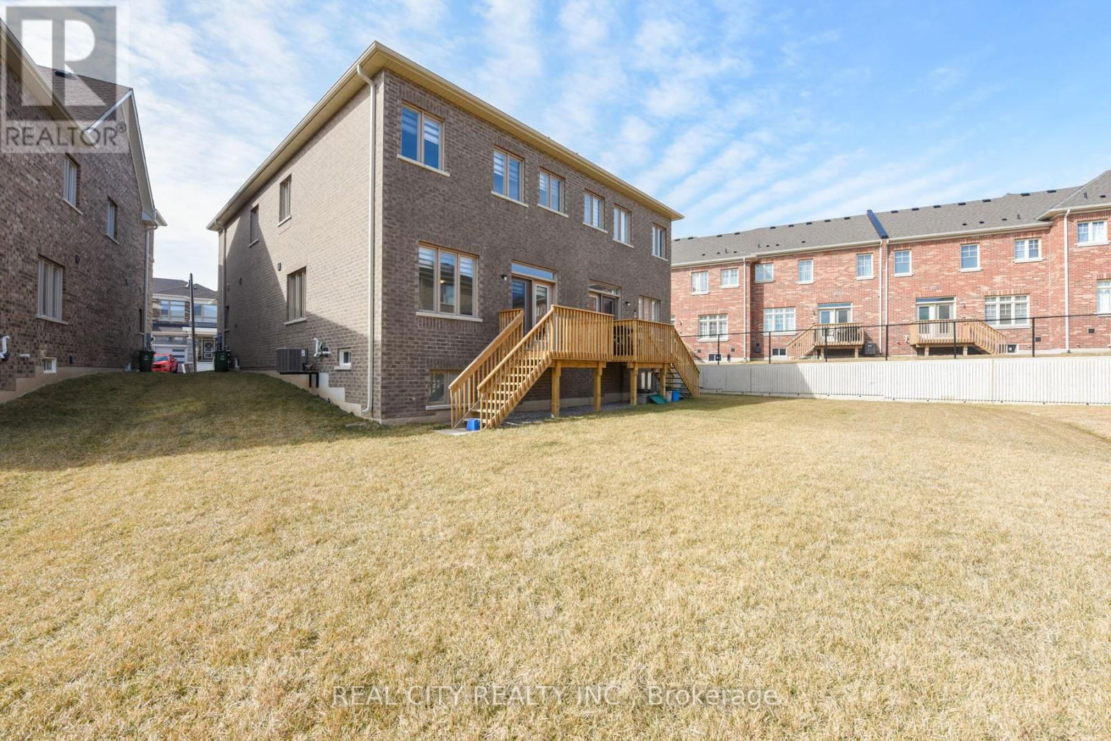 38 SILVER MEADOW GARDENS Image 39