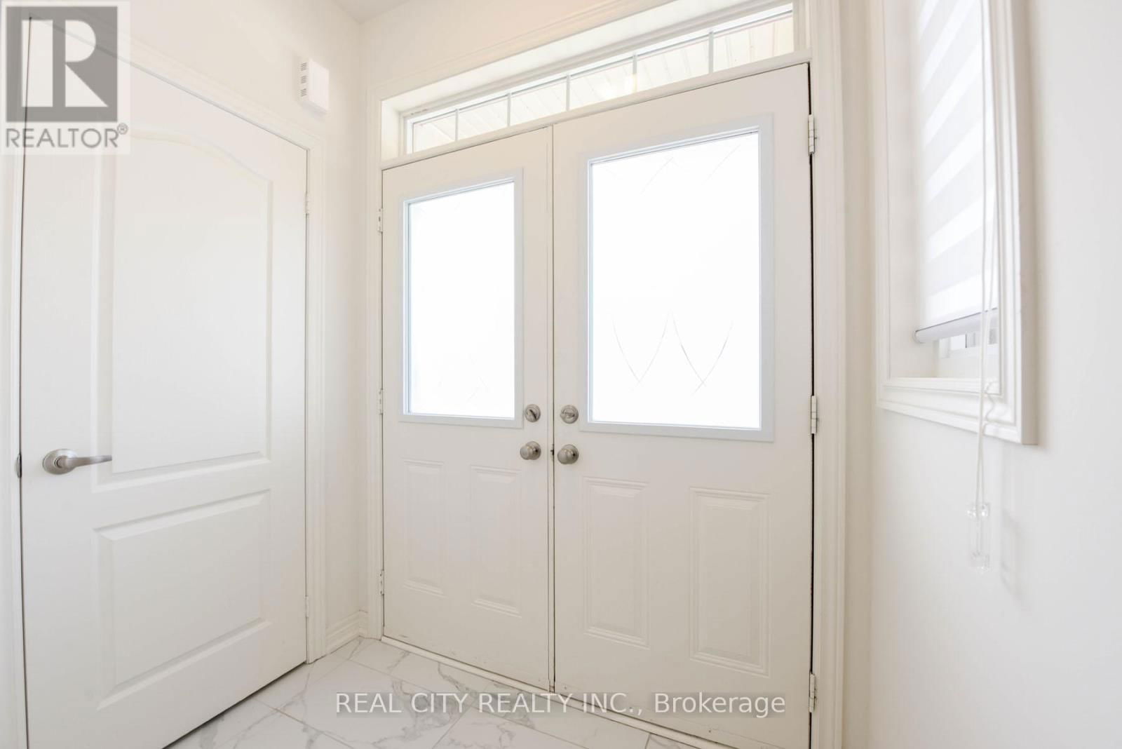 38 SILVER MEADOW GARDENS Image 4
