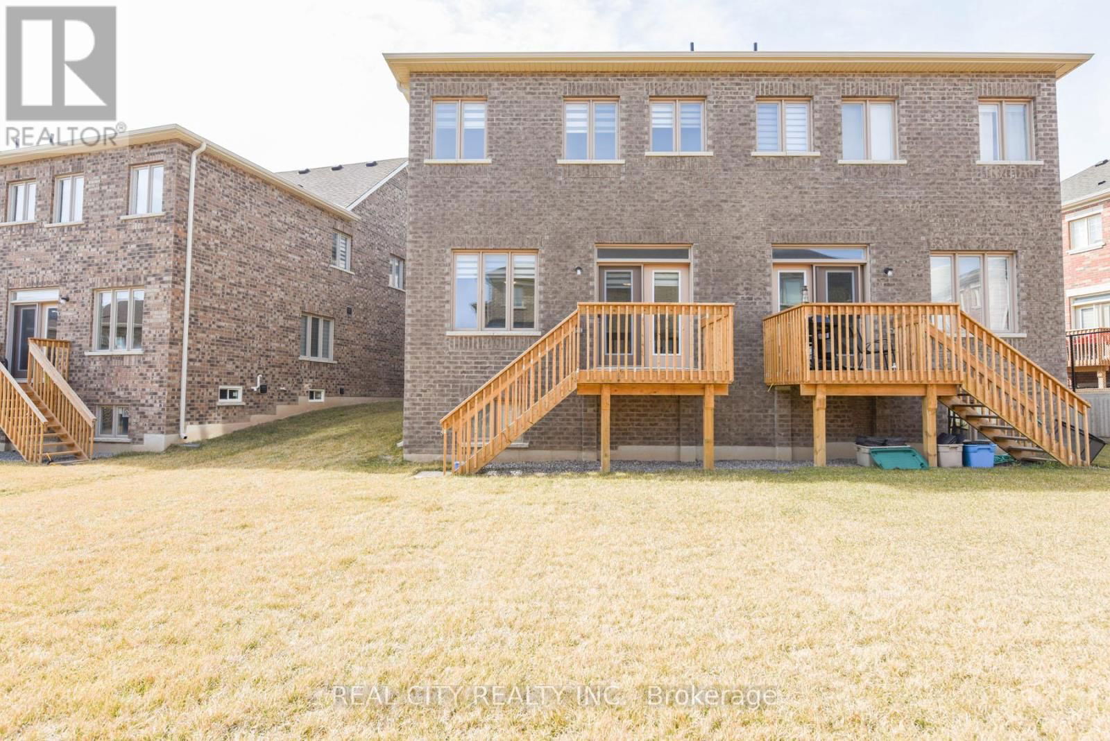 38 SILVER MEADOW GARDENS Image 40