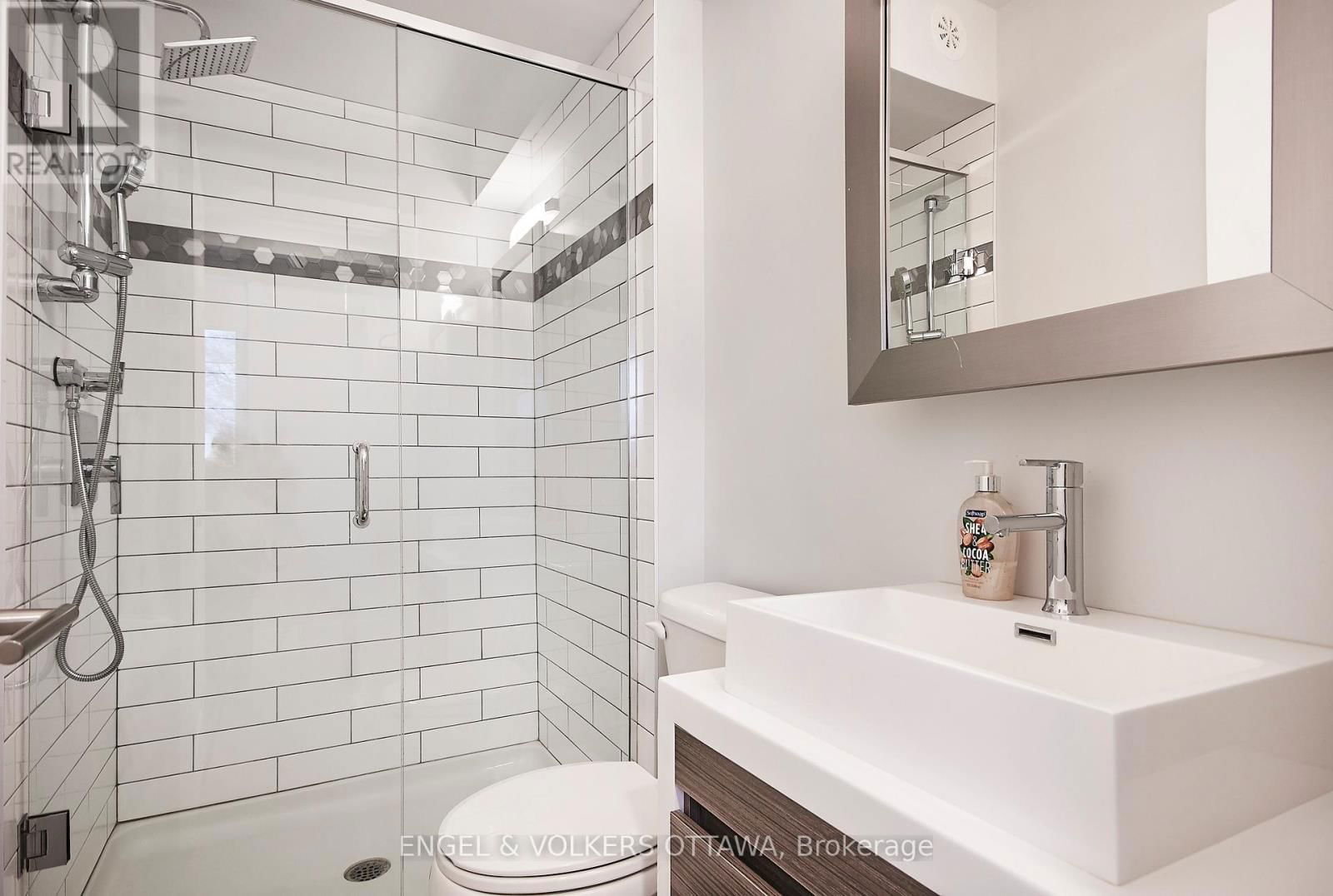 569 MCLEOD STREET Image 10
