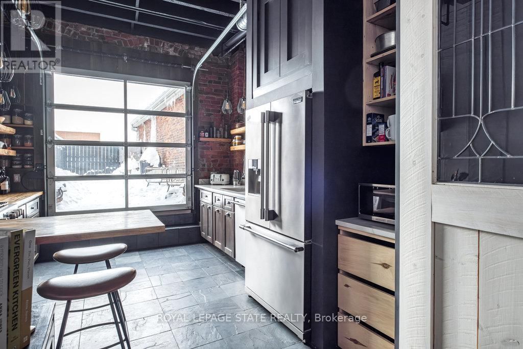 203 KING STREET EAST Image 19