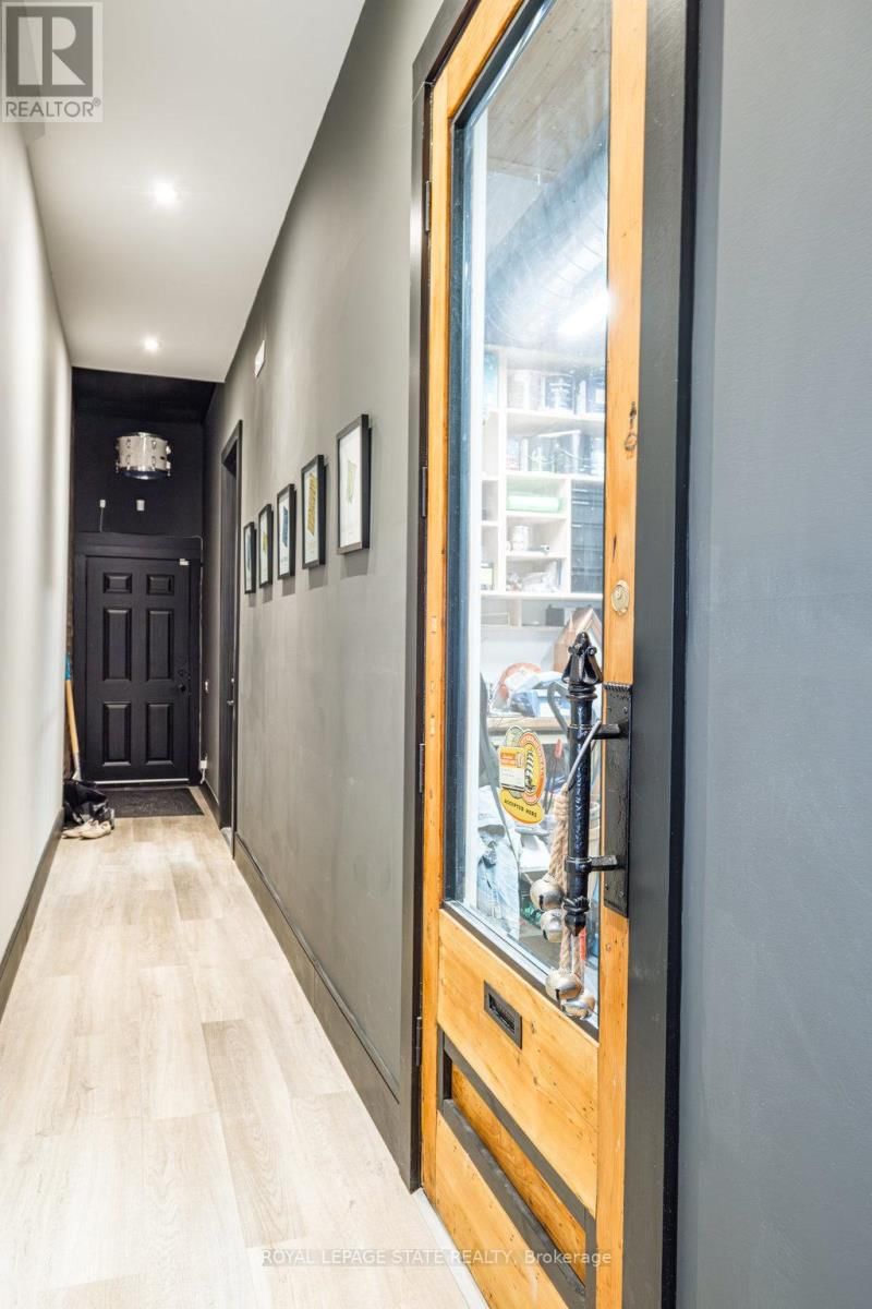203 KING STREET EAST Image 39