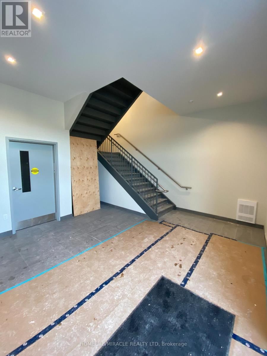 18 - 561 YORK ROAD Image 5