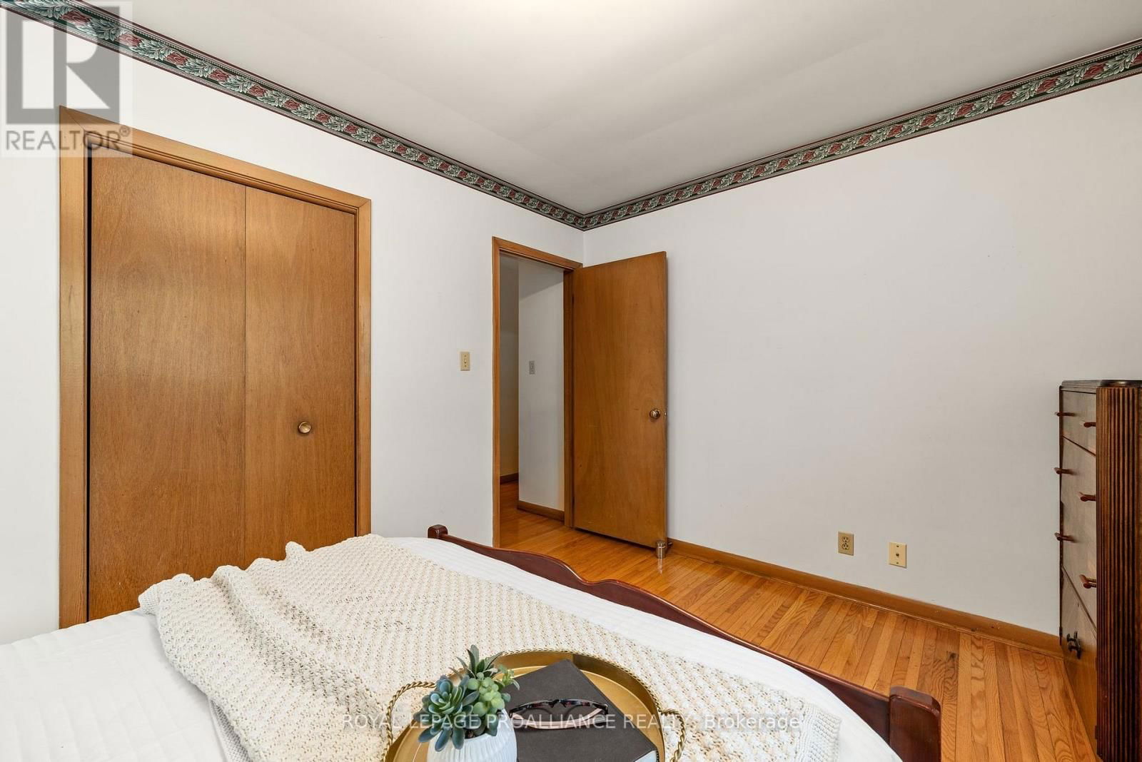 26 HARRIS CRESCENT Image 22