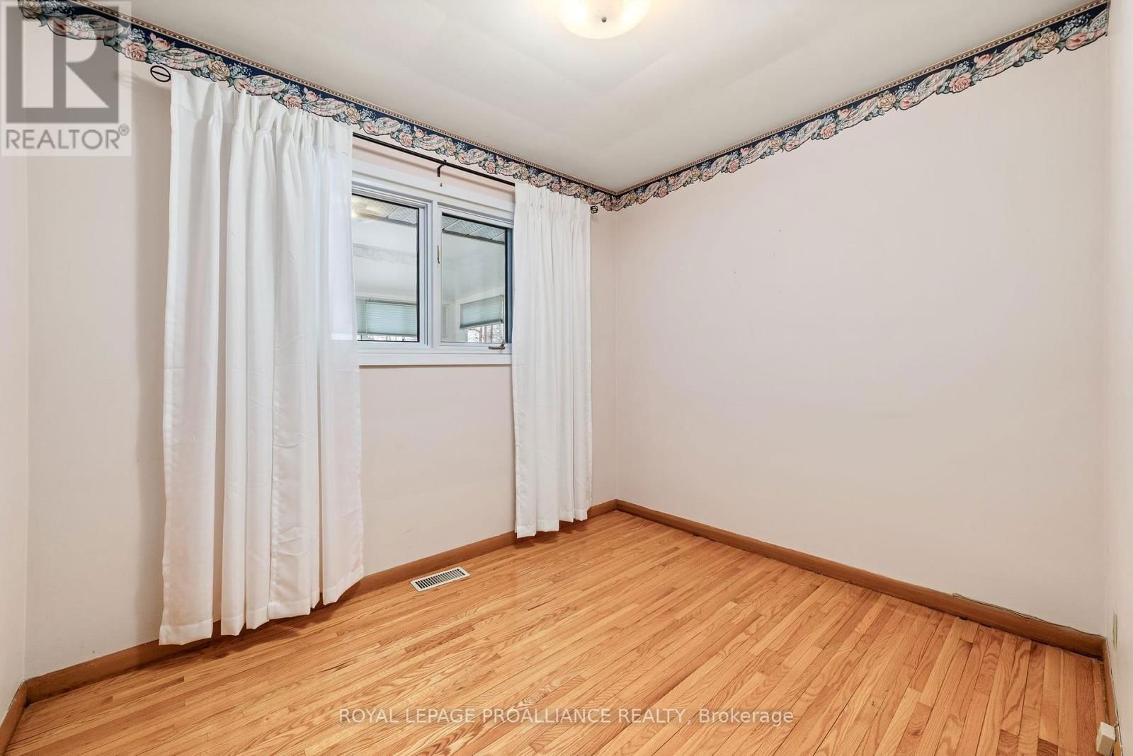 26 HARRIS CRESCENT Image 24