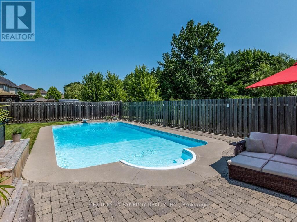 50 FRANCES COLBERT AVENUE Image 36