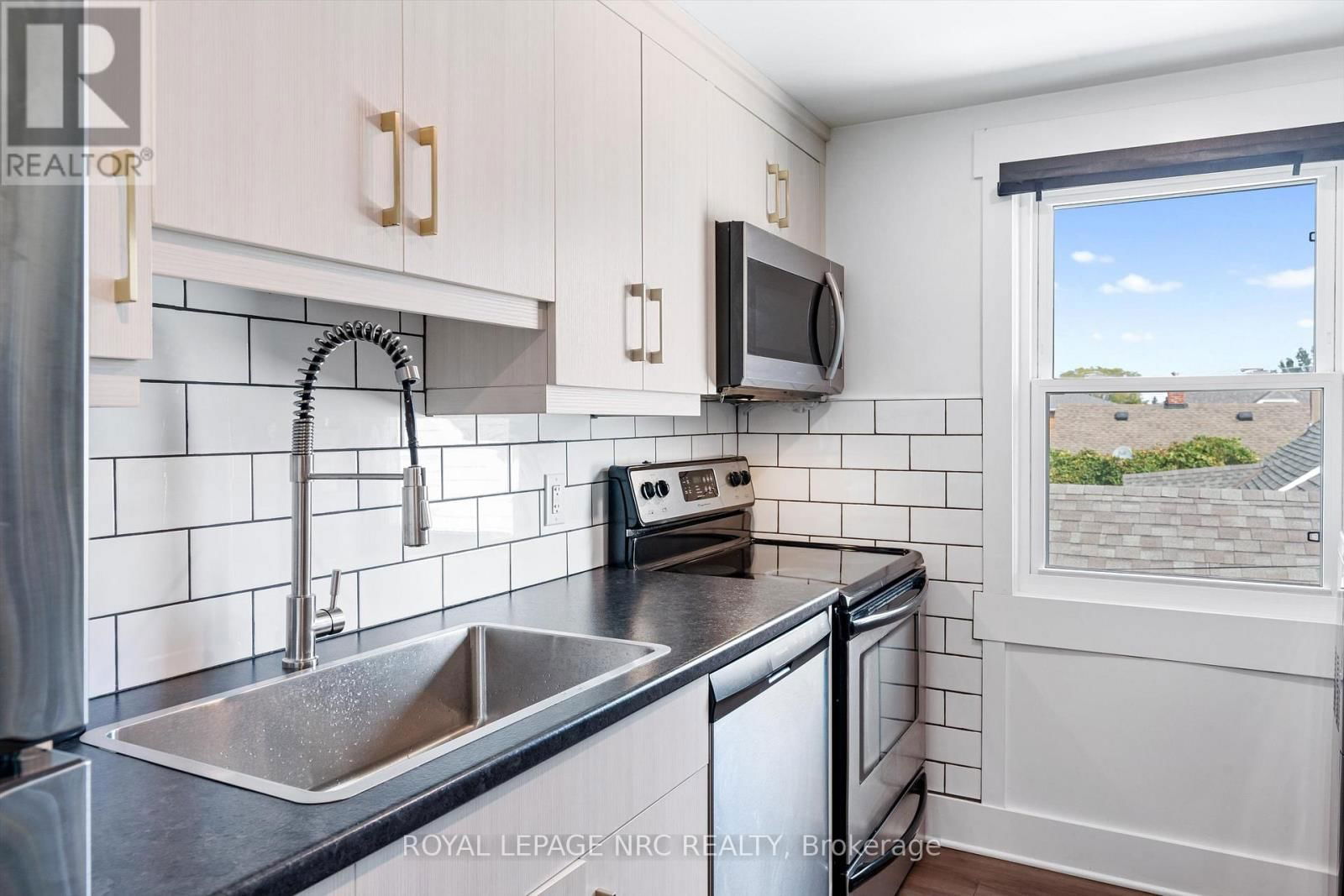 65 PARKVIEW ROAD Image 20