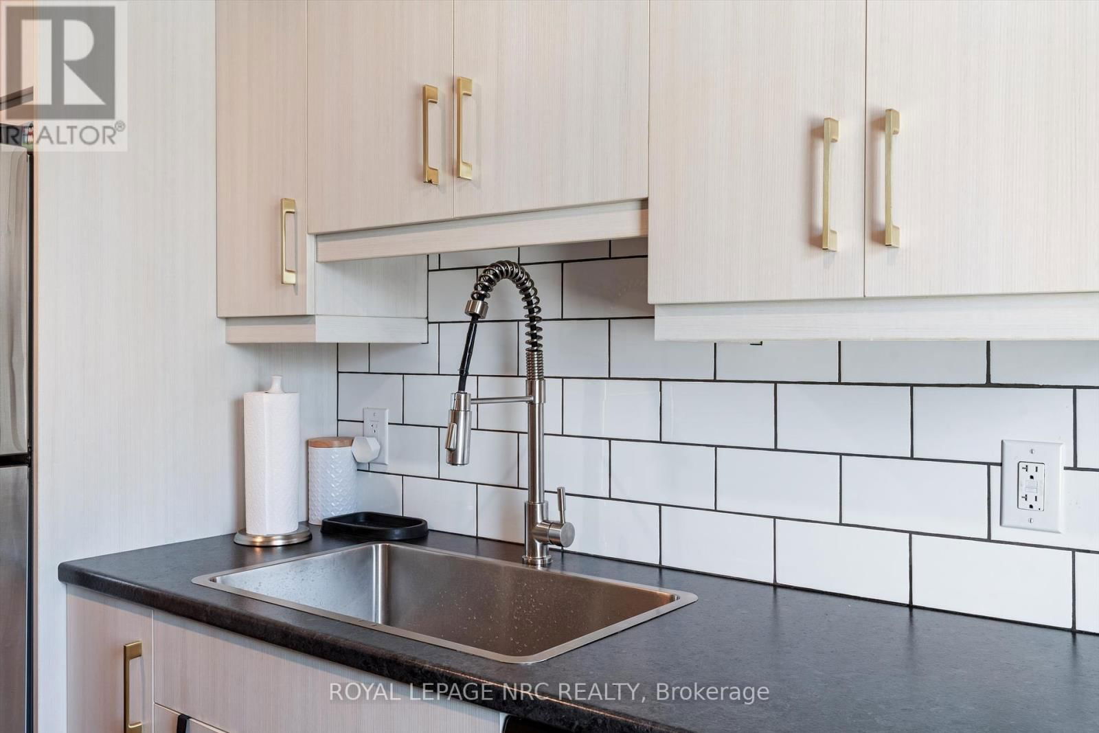 65 PARKVIEW ROAD Image 22