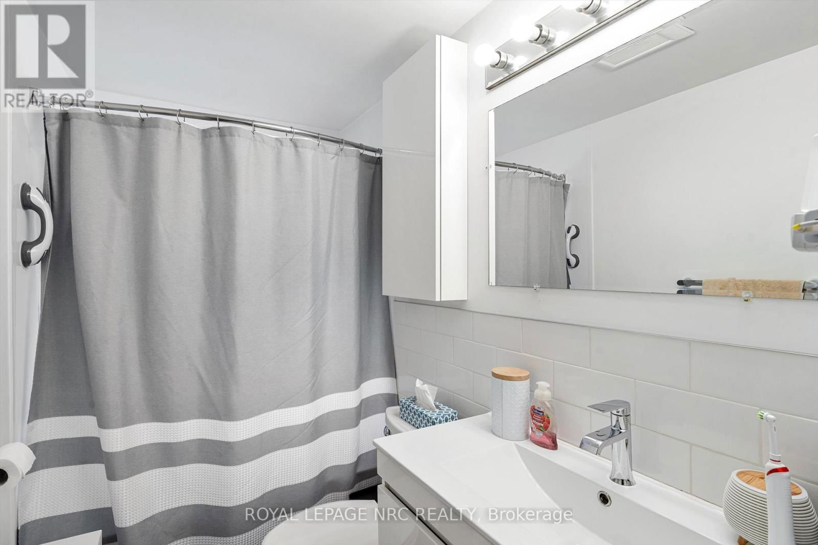 65 PARKVIEW ROAD Image 24