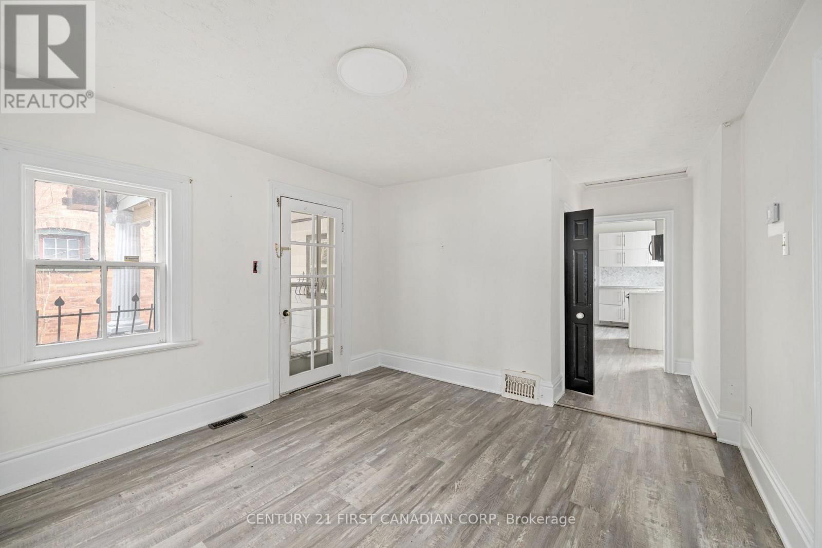 42 BRUCE STREET Image 11