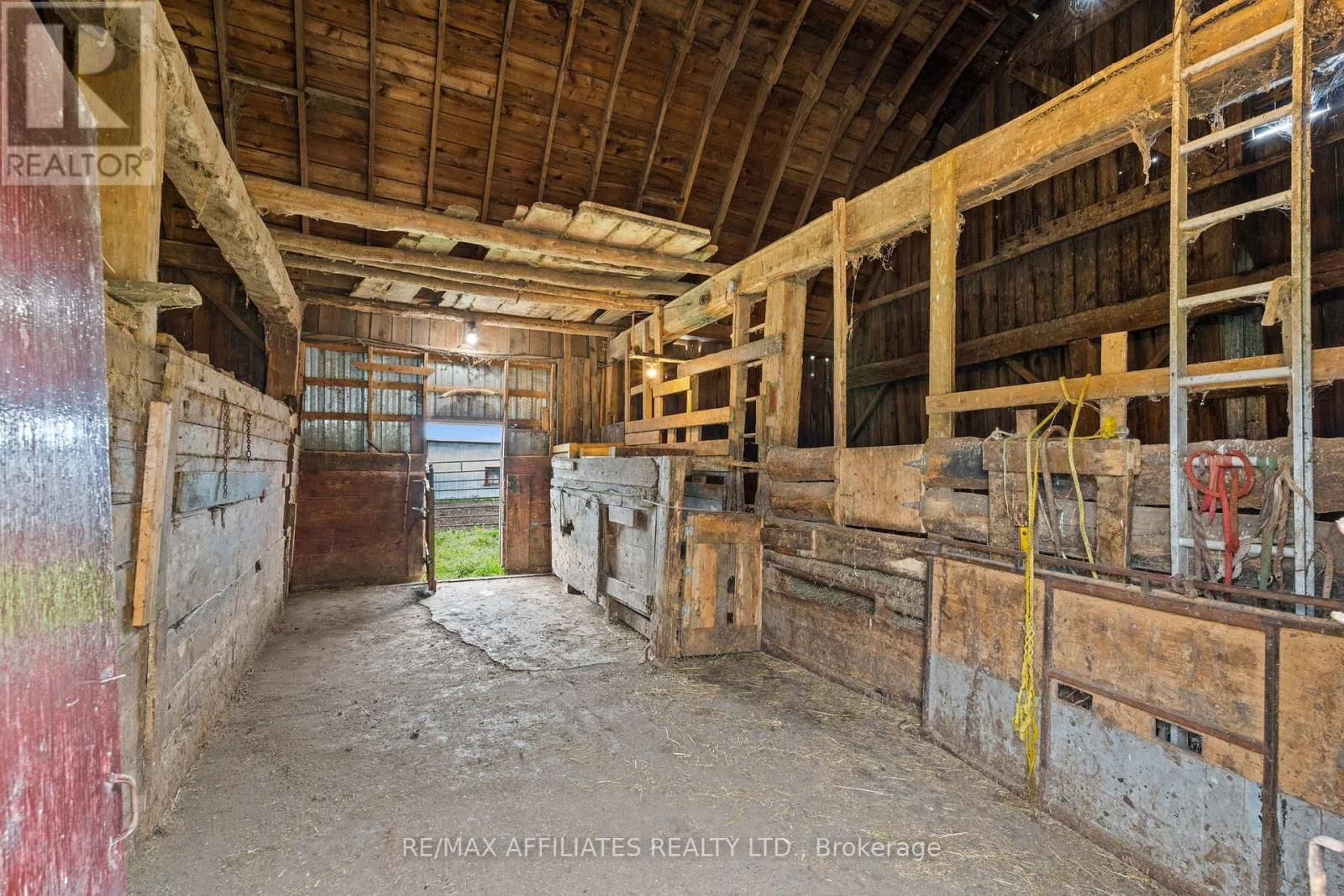 255 COUNTY ROAD 40 Image 21
