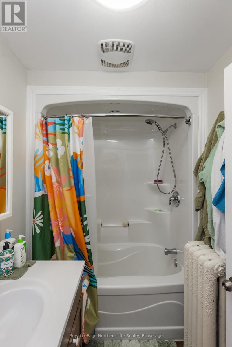 538 FRASER STREET Image 24