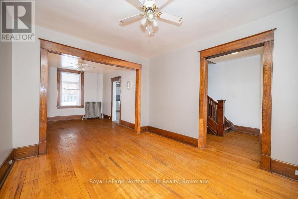 119/121 /125 BONNECHERE STREET SOUTH Image 12