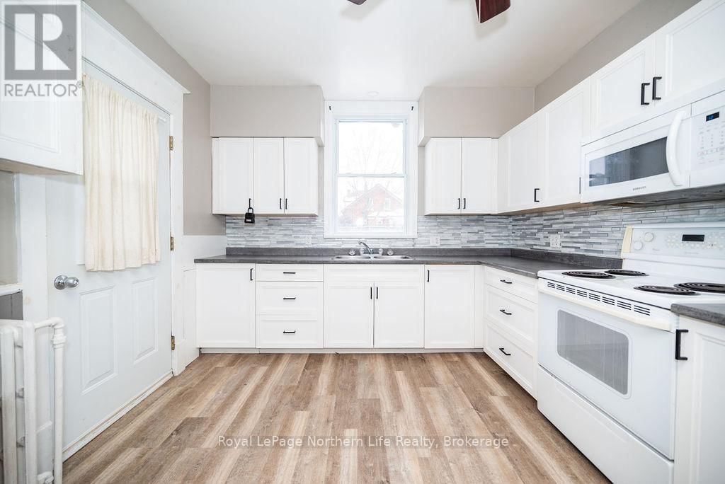 119/121 /125 BONNECHERE STREET SOUTH Image 16
