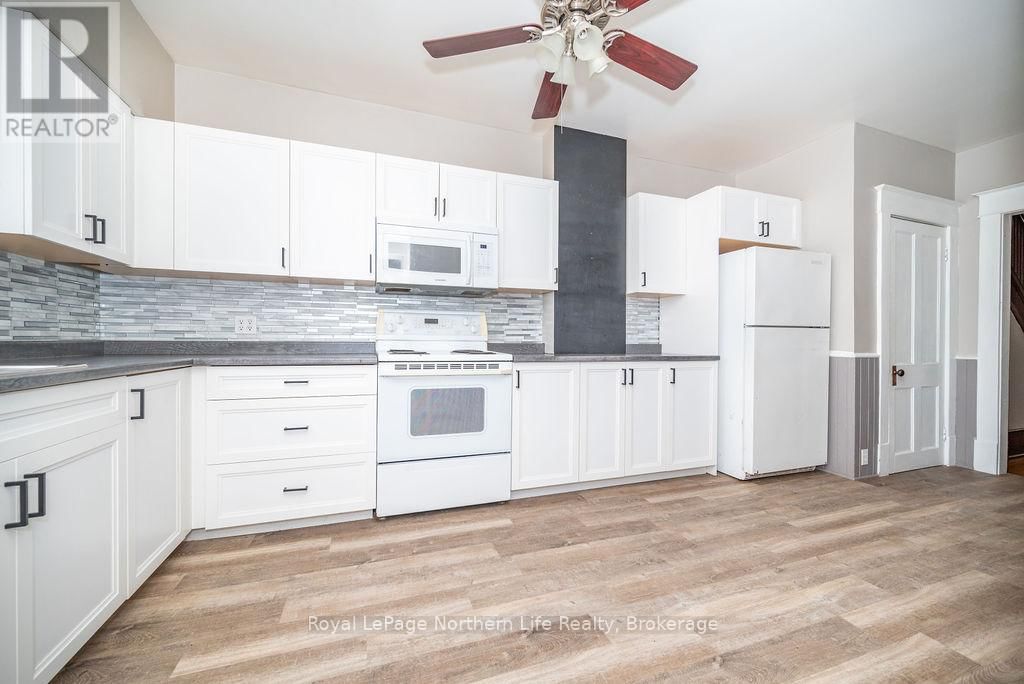 119/121 /125 BONNECHERE STREET SOUTH Image 17