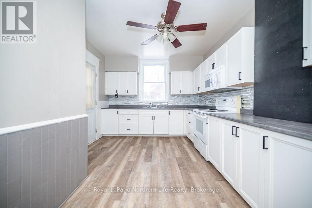 119/121 /125 BONNECHERE STREET SOUTH Image 18