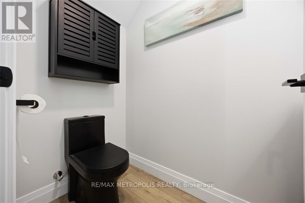 109 ST CLAIR STREET Image 16