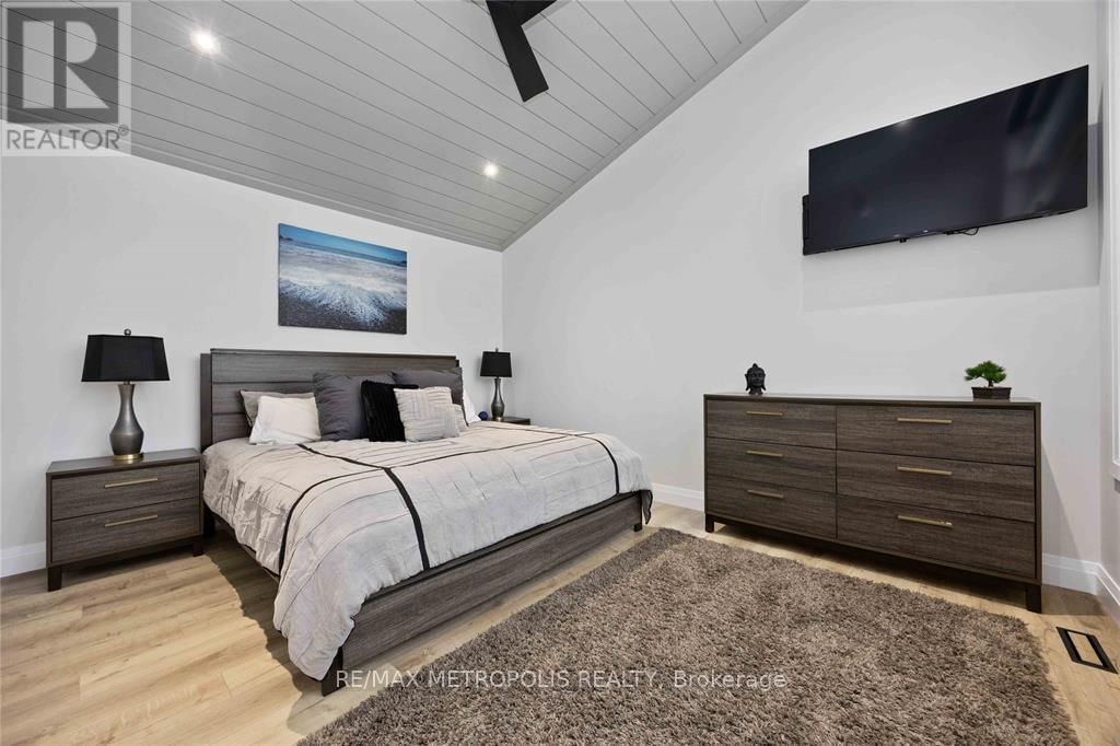 109 ST CLAIR STREET Image 26