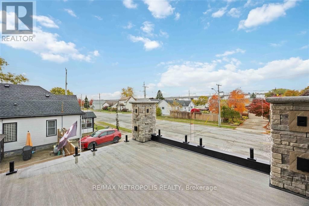 109 ST CLAIR STREET Image 29