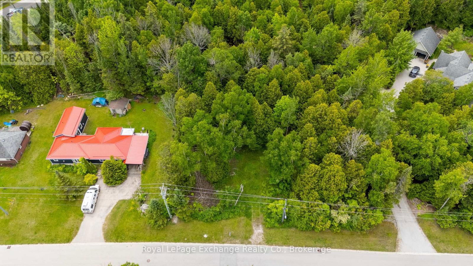 ELM STREET EAST Image 16