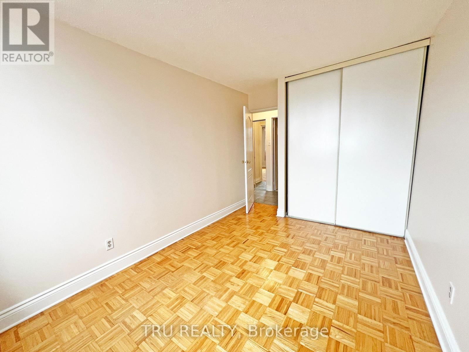 105 - 2760 CAROUSEL CRESCENT Image 15