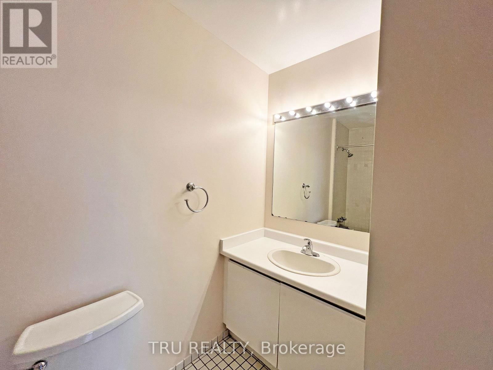 105 - 2760 CAROUSEL CRESCENT Image 16
