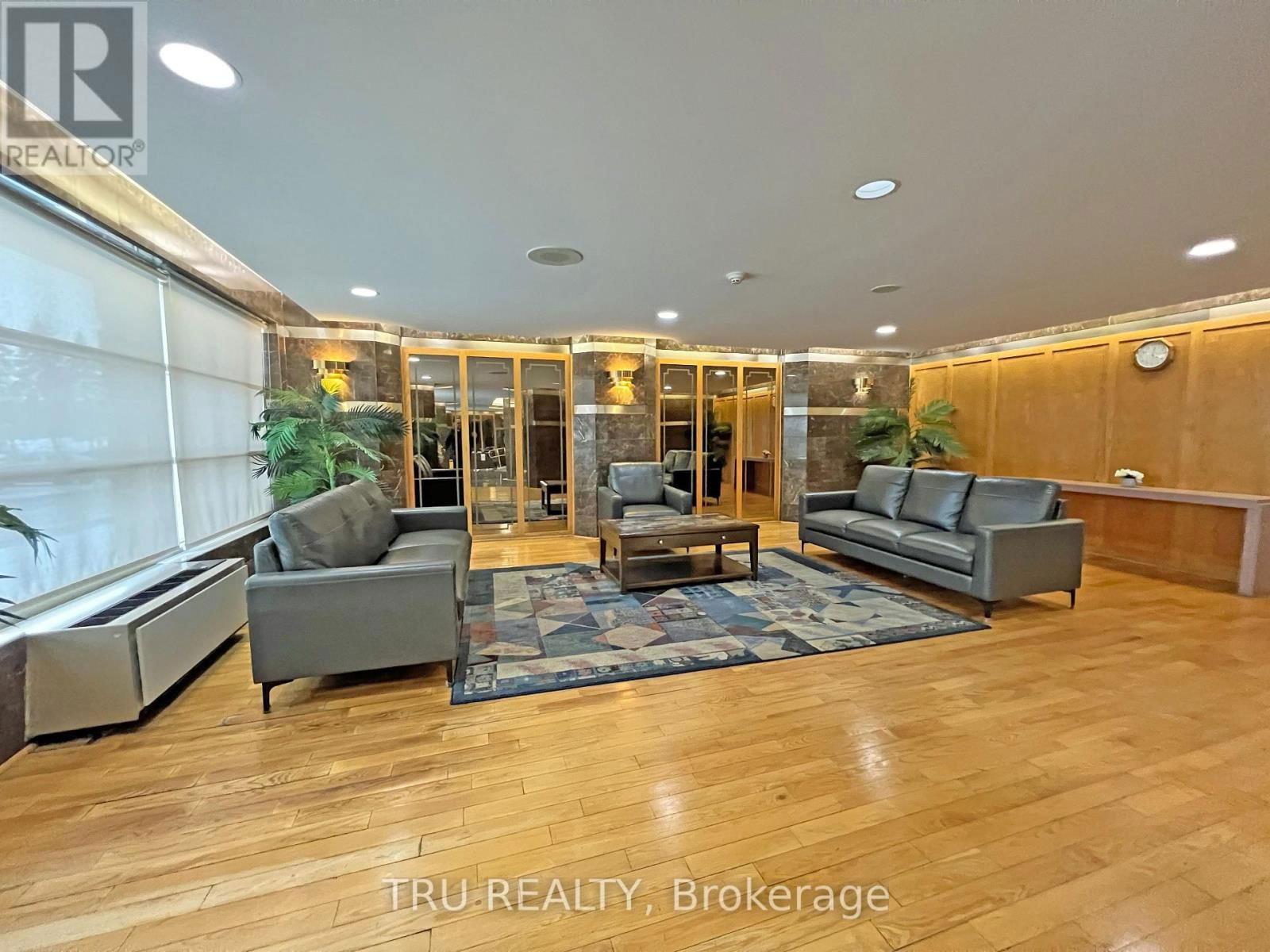 105 - 2760 CAROUSEL CRESCENT Image 2