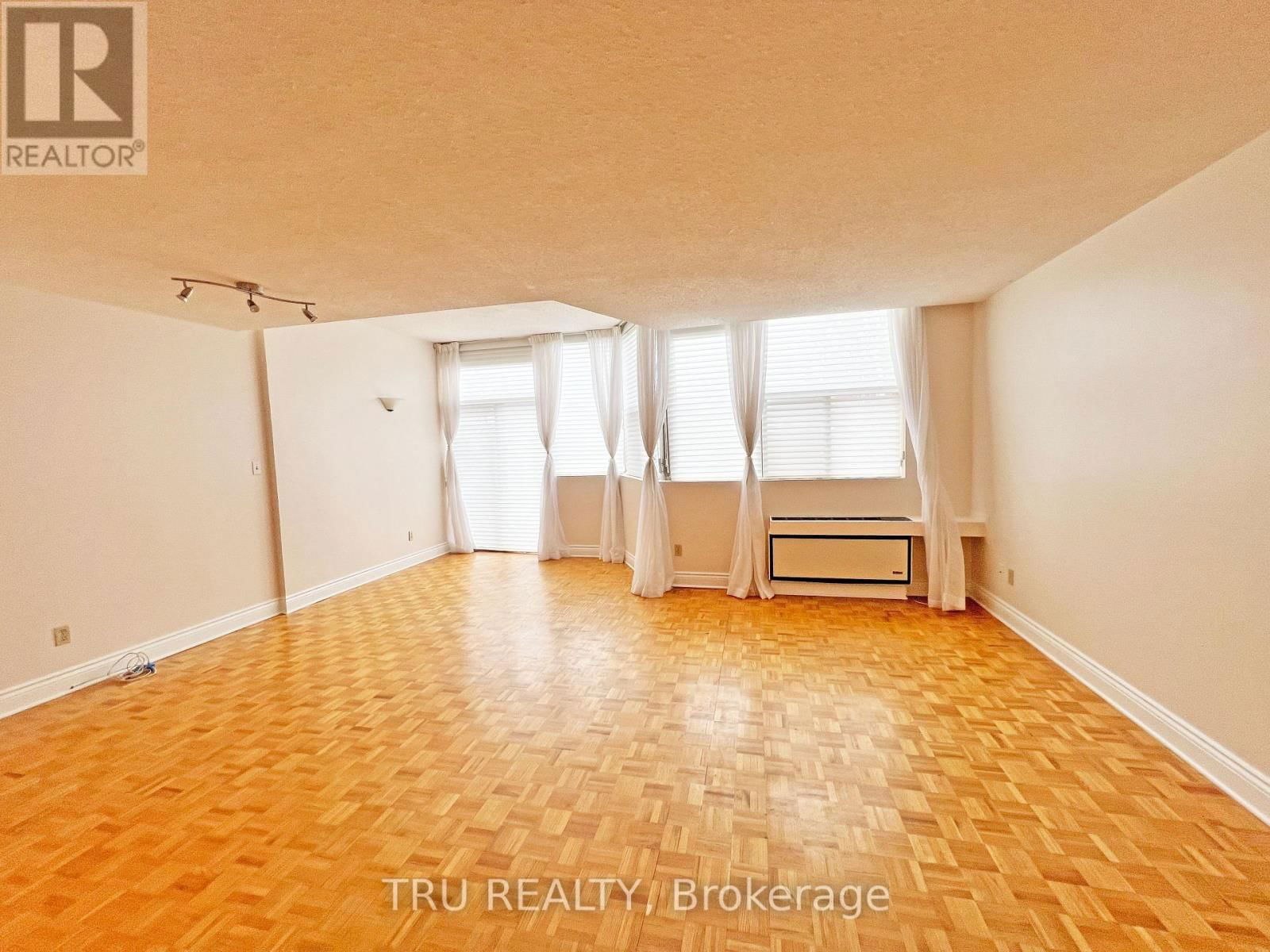 105 - 2760 CAROUSEL CRESCENT Image 8
