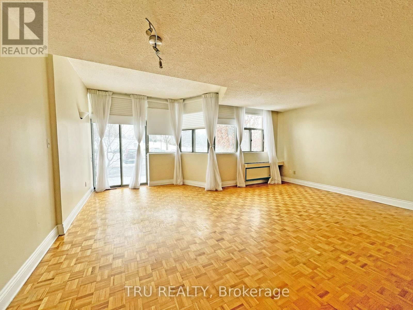 105 - 2760 CAROUSEL CRESCENT Image 9