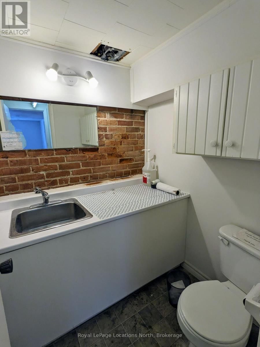 1 - 164 CLARK STREET Image 13