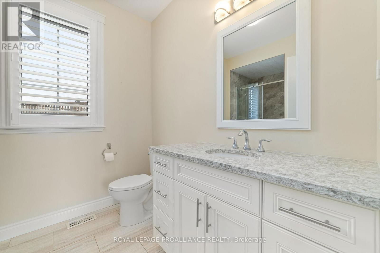 17 ROSSLYN DRIVE Image 10