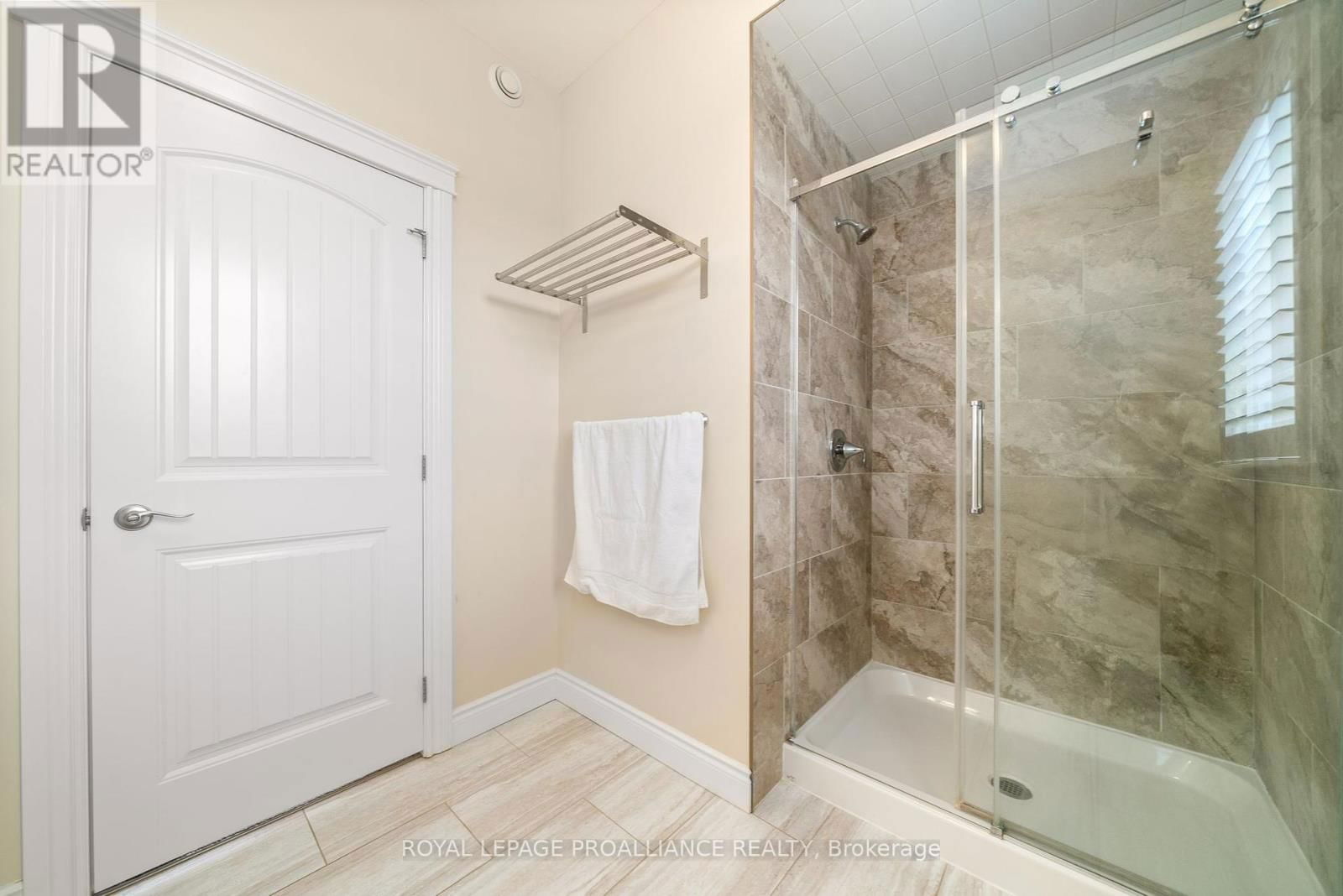17 ROSSLYN DRIVE Image 11